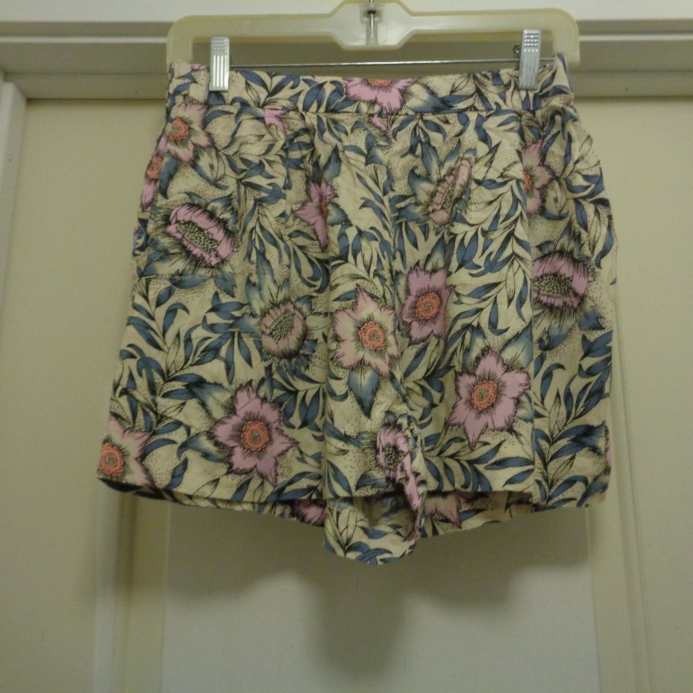 H M INDONESIAN FLOWERS RAYON LOOSE SHORTS 8